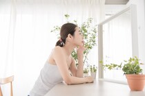 眼瞼下垂の受診目安は？ こんな特徴・症状があったら要注意!?