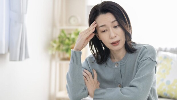 40代の『疲れ』や『動悸』は更年期だけじゃない? 原因と受診の目安【医師解説】