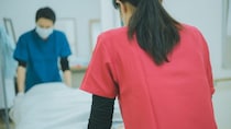 【闘病】原因不明の高熱と倦怠感… 動けず救急搬送された30代女性をむしばむ『SLE』