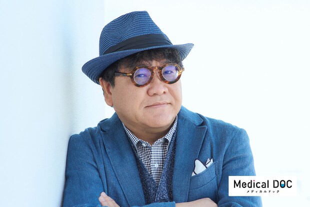 カンニング竹山「傷跡を公開」まさかの事実に驚き。無痛で進む“皮膚のへこみ”の正体とは