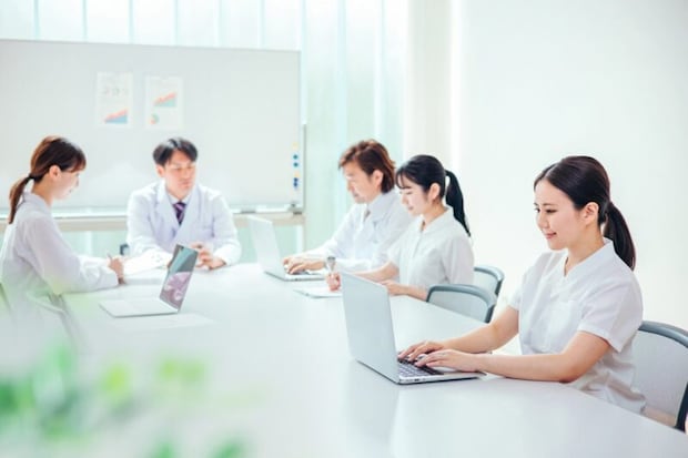 医師と看護師