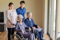 認知症のグループホームとは？ケア内容や周辺症状への対応、進行時の対応を解説します