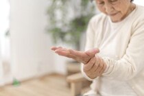 「関節リウマチ」とは？原因・症状について詳しく解説！