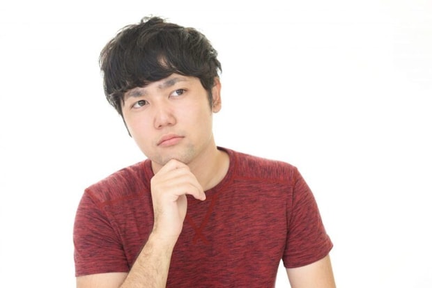 考える男性
