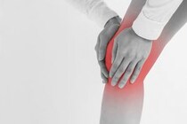 中高年の膝の痛みの原因は？ 医師が40代からの膝の痛み予防と治療法を解説