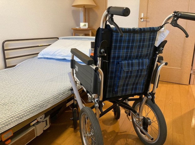 在宅介護、施設介護はそれぞれいくらかかるのか