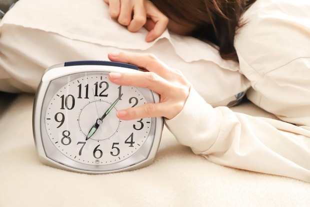 ナルコレプシーによる仕事中の眠気とほかの原因による眠気の違い