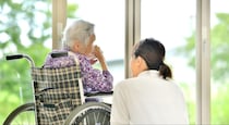 介護医療院にはいつまで入れる？在籍期間の目安や退所理由、その後の選択肢を解説