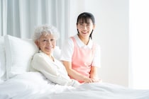 体位とは？種類と体位変換の方法、介護で押さえておきたいポイントを解説！