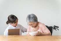 介護で誤嚥を予防するには？原因や注意点、日常でできる対策をわかりやすく解説