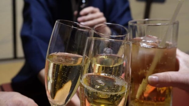 お酒で乾杯