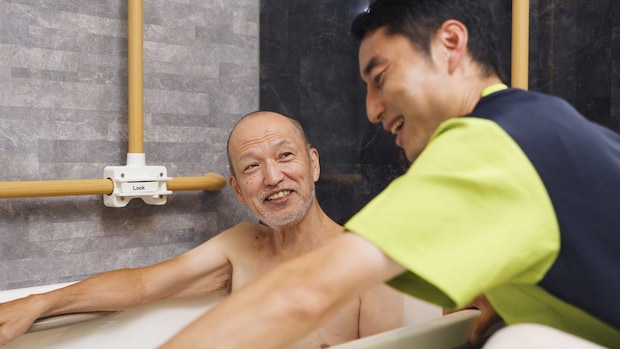 自宅介護でお風呂を介助するには？便利な福祉用具やサービスも紹介！