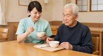 介護で食べ物を喉に詰まらせたらどうする？応急対応や原因、予防策も併せて解説