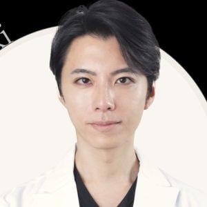 新行内 芳明
