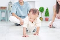 1歳を過ぎてもなかなか歩かない赤ちゃん、これって病気？ 受診したほうがいい？