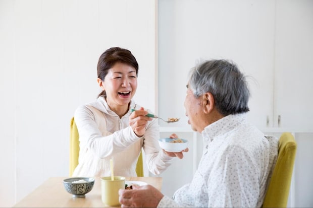 食事のケア｜安全性に配慮した介助の流れと観察