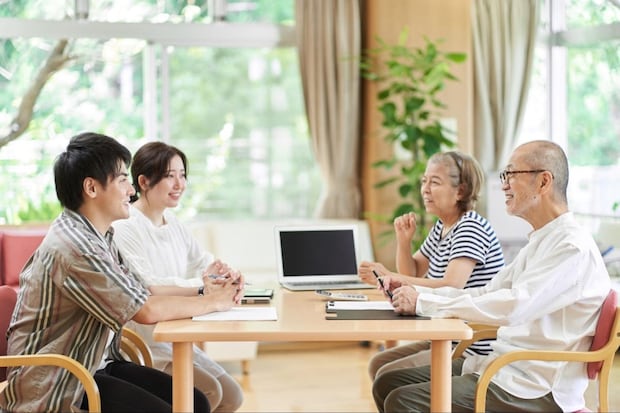 人生会議とは？進め方や話し合うテーマ、家族で取り組むときのポイントを解説