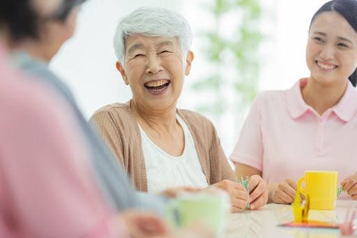 地域包括ケアシステムとは？5つの構成要素や仕組み、活用のポイントを解説