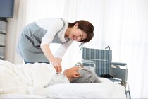 褥瘡の好発部位は？体位別のできやすい場所と原因、予防のポイントを解説