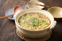 飲酒後の「締めのラーメン欲」の原因は“あの栄養素”不足？ 脳の錯覚と真実【医師解説】