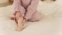 「足がつる・むくむ・だるい」は“下肢静脈瘤”の初期症状かも？ 見逃してはいけないサインを医師に聞く
