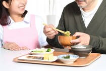 嚥下食とは？普通食との違いや種類、選び方をわかりやすく解説