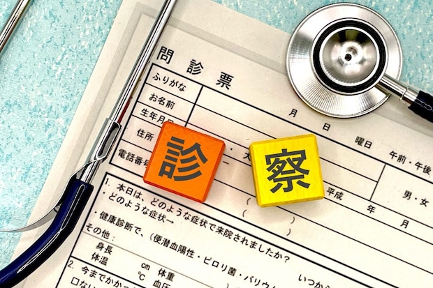 問診表と聴診器