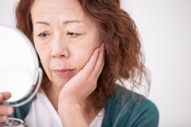 たるみは加齢による皮膚・脂肪・骨などの変化で起こる