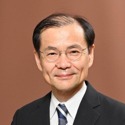 角田氏
