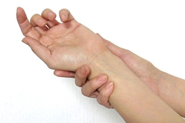 【闘病】リウマチの再燃だと思ったら難病『皮膚筋炎』に… ある朝突然立ち上がれず