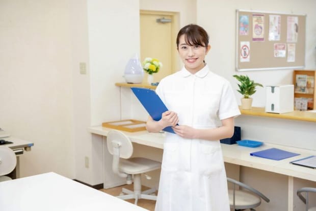 笑顔の看護師