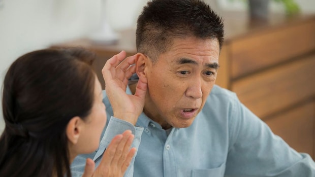 「難聴」は認知症の危険因子？ 放置のリスクと補聴器ケアの可能性を医師が解説