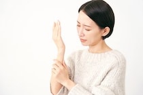 「関節リウマチ」の初期症状や治療法は? 治療中でも妊娠・出産は可能？子どもに遺伝はする?【医師解説】
