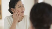 一般的なシミと『肝斑』は治療が真逆？ 見分け方と正しいケアを皮膚科医が解説