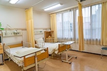 医療療養病棟とは？対象になる方や費用、介護医療院との違いを解説