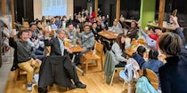 マイナス30℃の街に、なぜ人が集まるの？10年続く“町民飲み会”「タノシモカフェ」の秘密