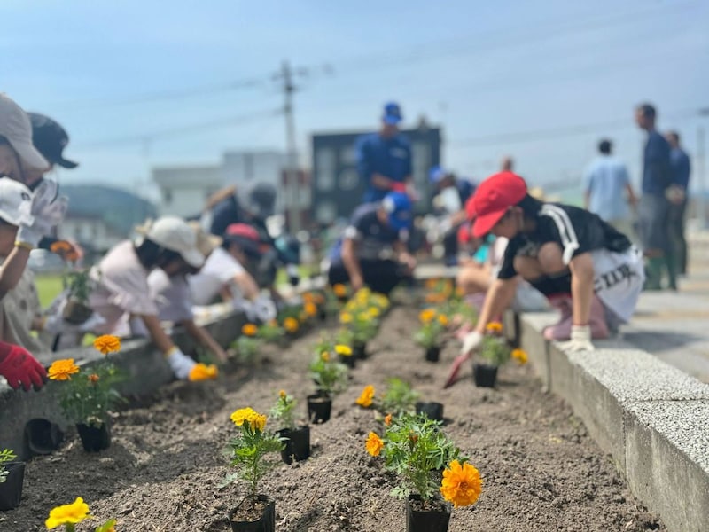 【北海道 富良野市 山部地区】世代を超えて 富良野・山部を彩る「花いっぱい運動」
