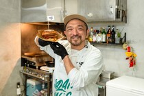 【徳島県鳴門市】ワンハンドで旨味にかぶりつけ！ 徳島の魅力を詰め込んだ絶品バーガー 　MAGARI BURGER　代表 / 冨永 徹さん