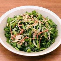 パパッとお手軽！わさび菜とかにかまぼこのポン酢サラダ
