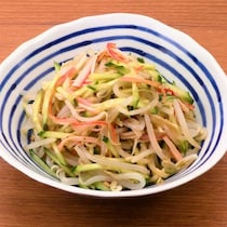 手作りドレッシングで♪もやしとかにかまぼこの和風サラダ