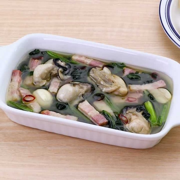 ワインのお供におすすめ♪牡蠣とほうれん草とベーコンのアヒージョ