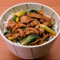 ご飯のお供に♪豚肉と小松菜のケチャップ丼