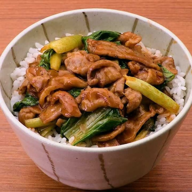ご飯のお供に♪豚肉と小松菜のケチャップ丼