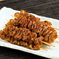 食べるラー油でやみつき！旨辛こんにゃく串