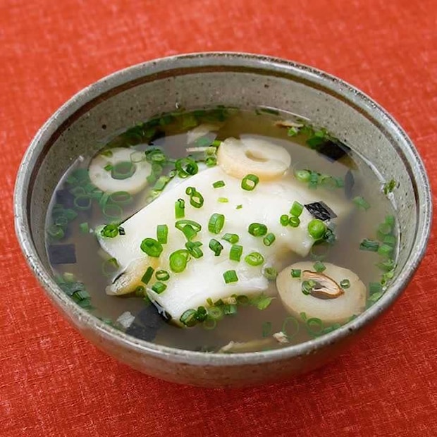 お吸い物の素で簡単!レンジでお雑煮風もち