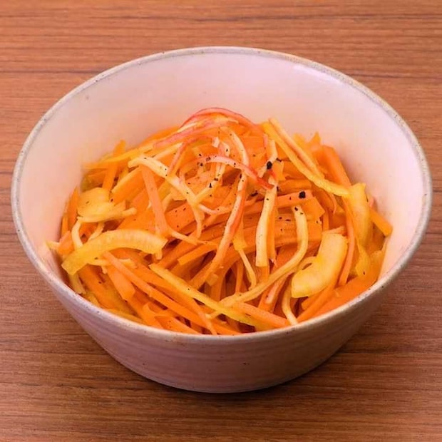 パパッと一品！にんじんとかにかまぼこの和風サラダ