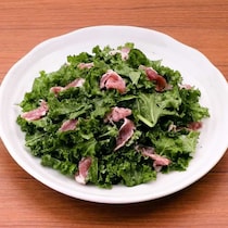 パパッと一品♪ケールと生ハムのフレンチサラダ