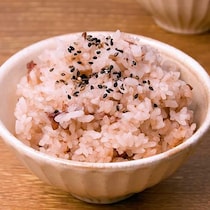 炊飯器に入れるだけ！あずきアイスで炊き込みご飯