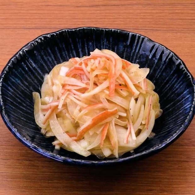 味付け簡単♪玉ねぎとかにかまぼこのポン酢サラダ