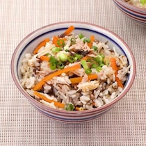 旨味広がる！もずくとえのきの炊き込みご飯
